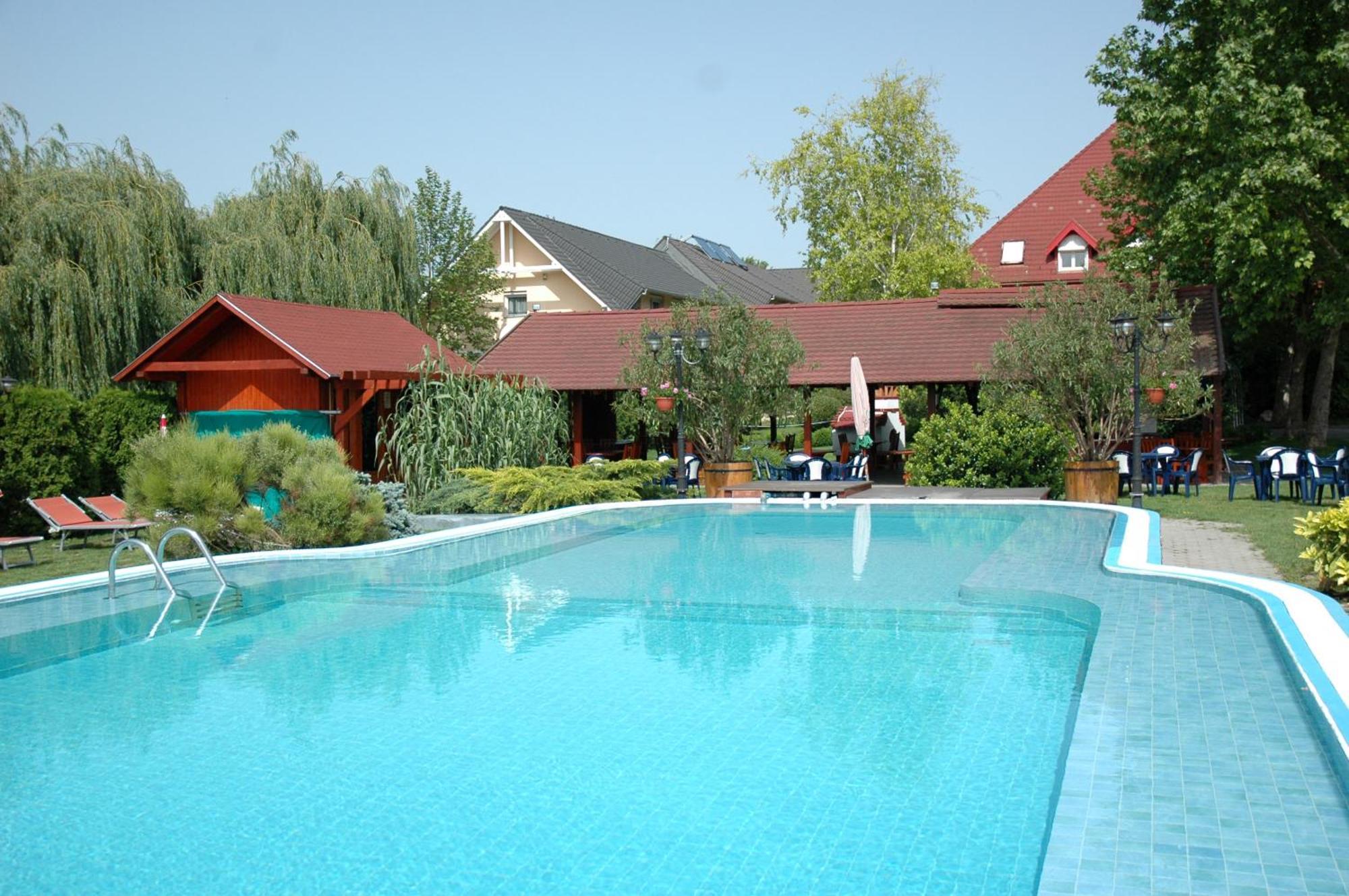 Piknik Wellness Hotel Siofok Bagian luar foto