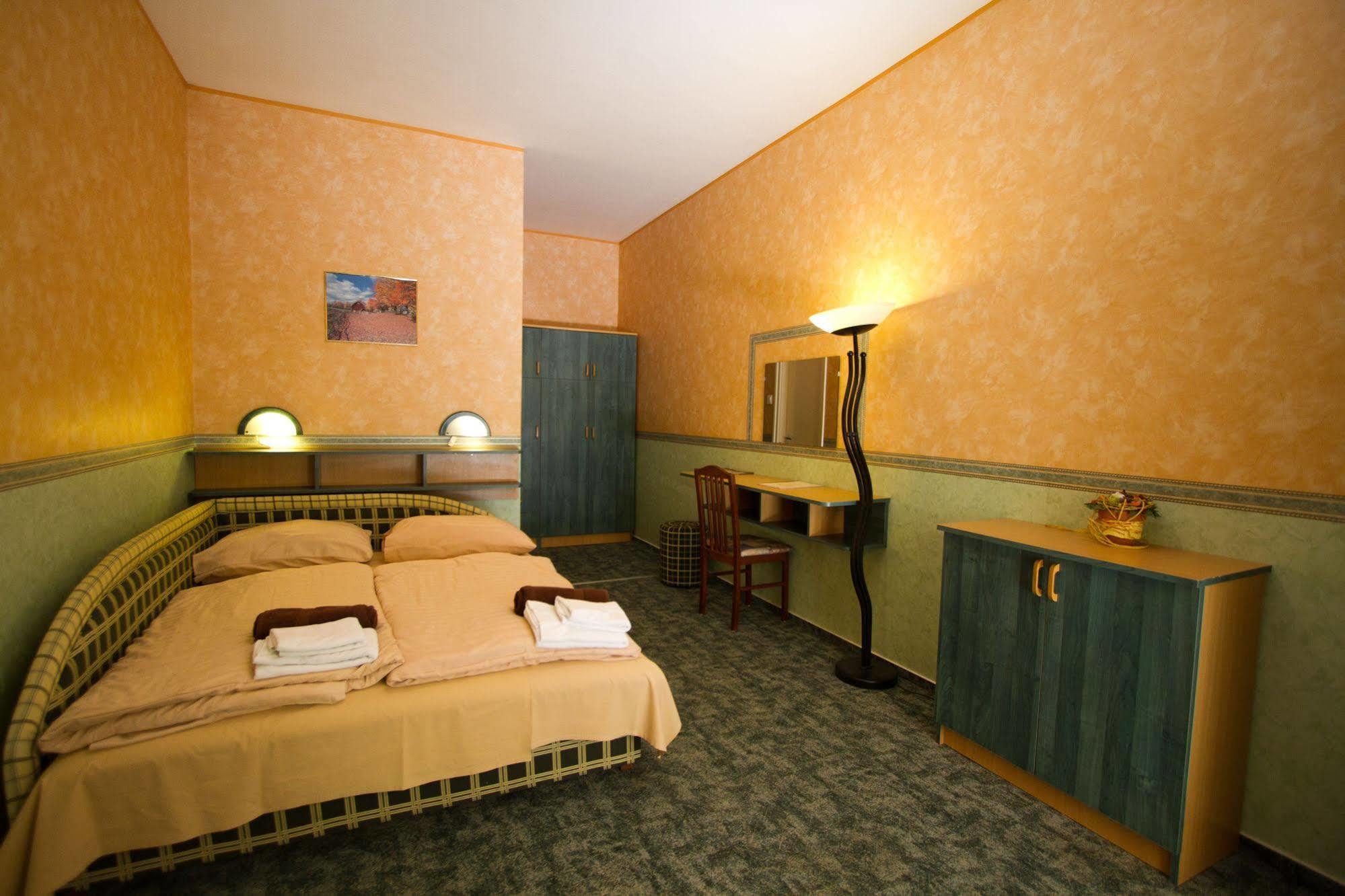 Piknik Wellness Hotel Siofok Bagian luar foto